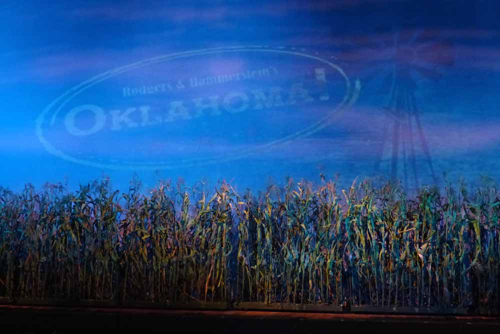 Show Curtain